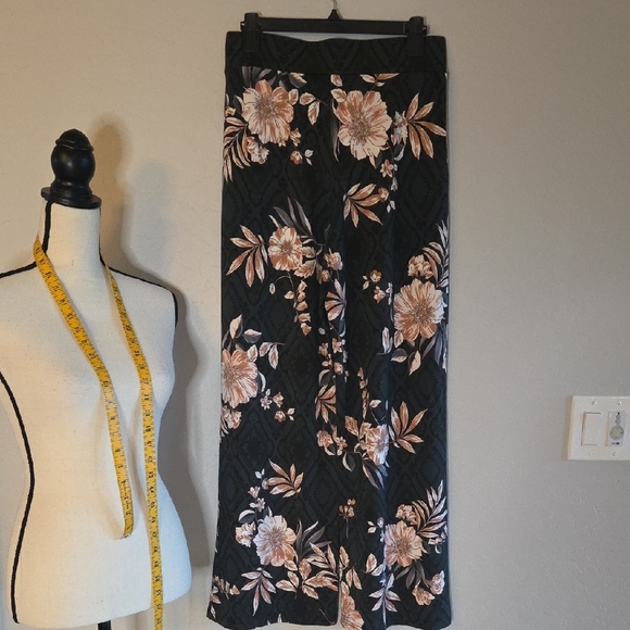 Johnny Was Black Nido Wide Leg Pants with Grey & Beige Floral Print Size Med NWT - Picture 7 of 13
